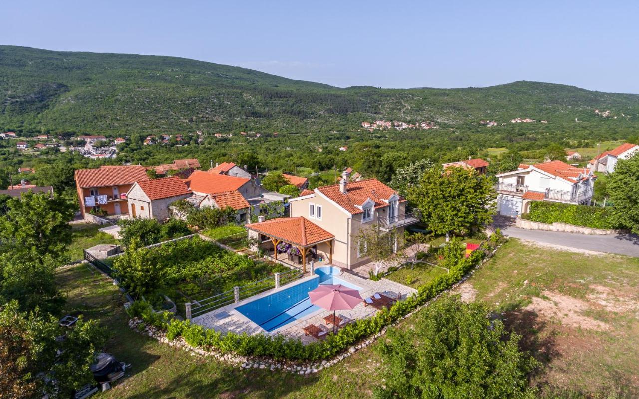 Holiday Home Memories And Joy Имотски Экстерьер фото