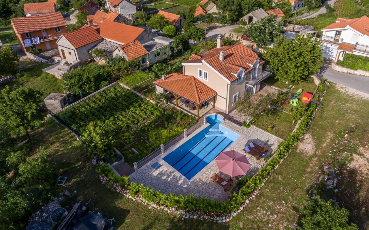 Holiday Home Memories And Joy Имотски Экстерьер фото
